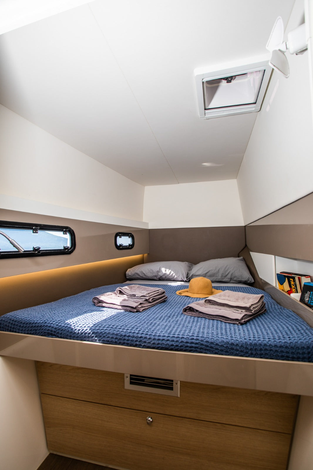 Taormina Catamaran Bali 4.1 – A Luxurious & Exclusive Sailing Experience (18 Pax)