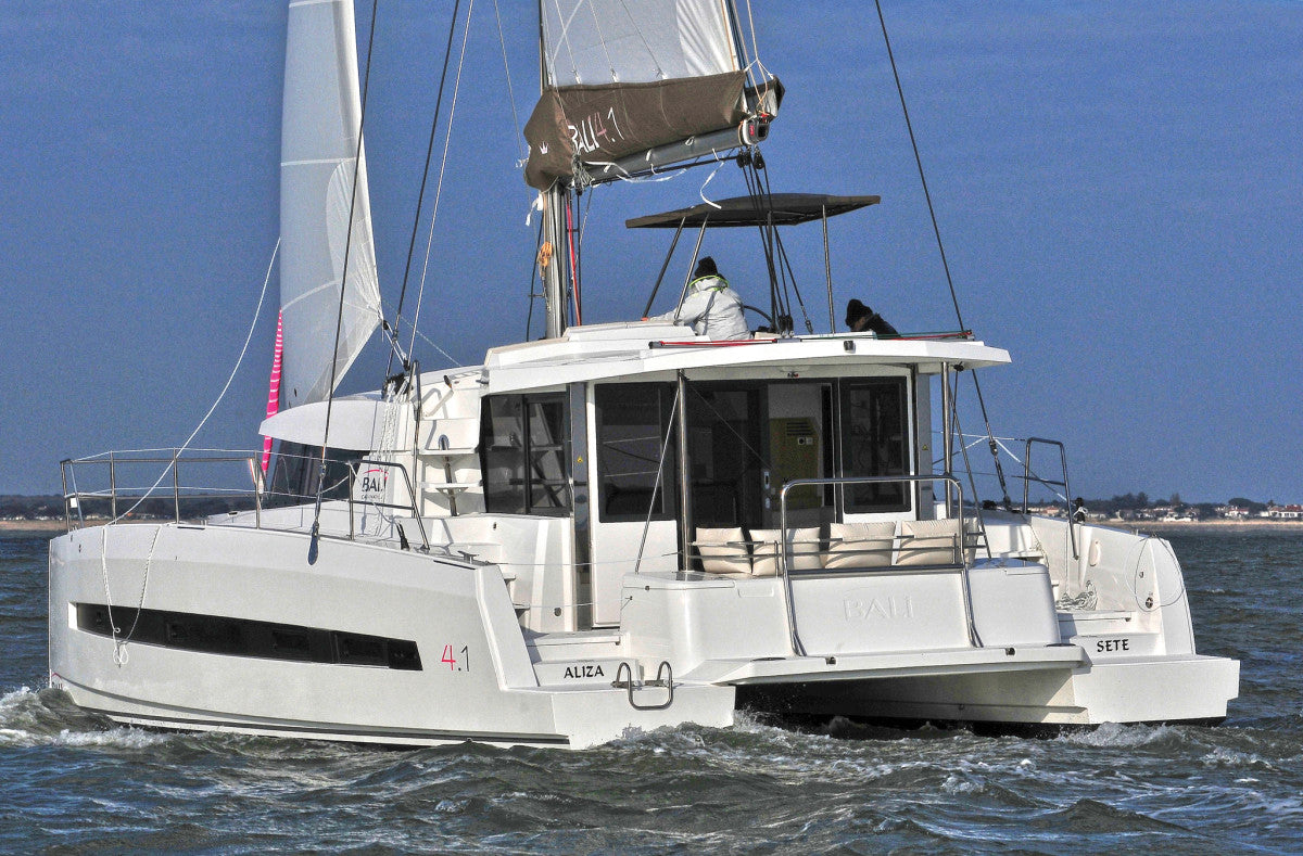 Taormina Catamaran Bali 4.1 – A Luxurious & Exclusive Sailing Experience (18 Pax)