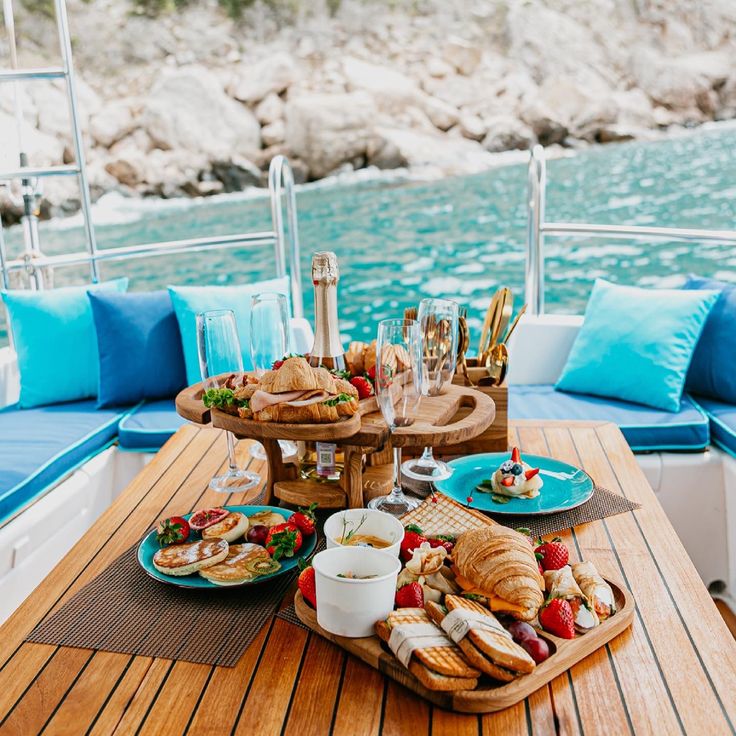 Taormina Luxury Boat Breakfast Experience – 2 Hours of Fanciness on the Water